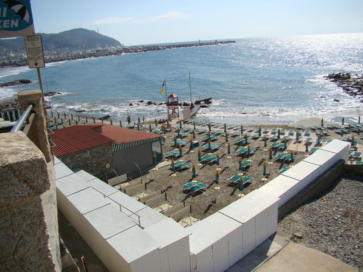 Villa Chiara Marina Trilocale Imperia Bagian luar foto